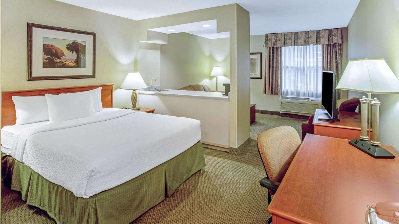 La Quinta by Wyndham Appleton College Avenue