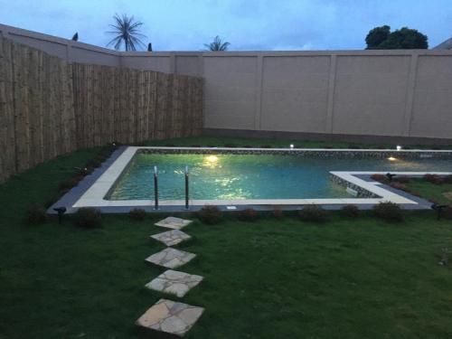 Apries de Sais - villa de standing avec piscine