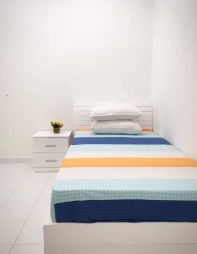 YoLodge Serdang 1 WIFI * ASTRO Stay 5+4pax