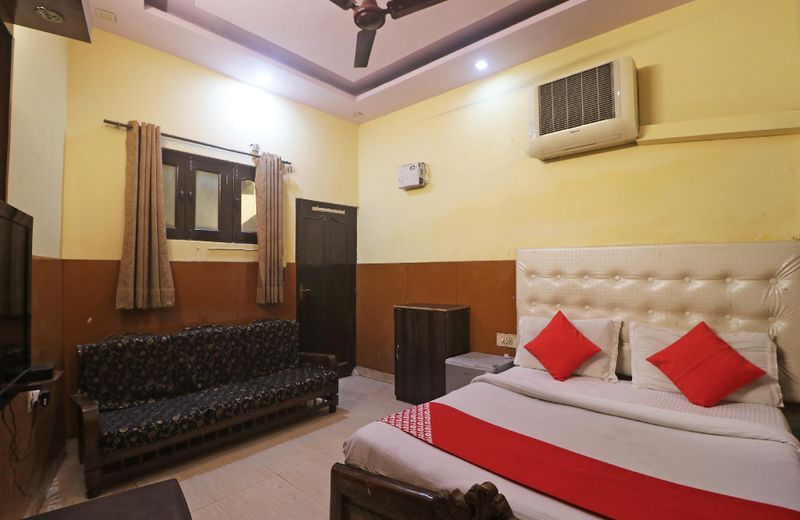 OYO 62948 Hotel Dakshit Inn