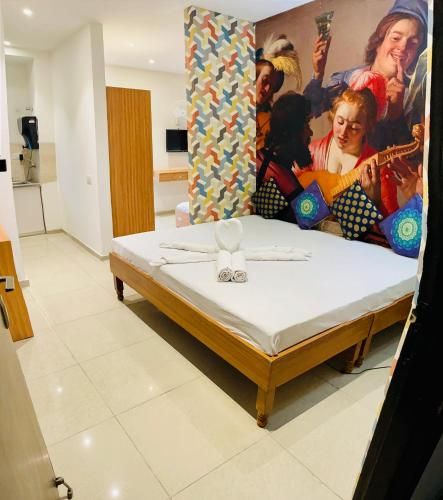 Blue Sapphire Suite (Bathtub and Breakfast)
