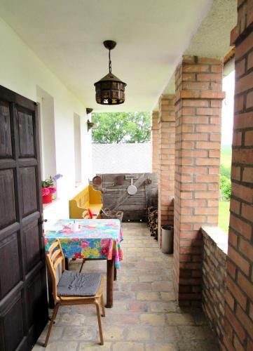 Room in Apartment - Small village, small guest house, wine and relax in Wineregion Neszmely