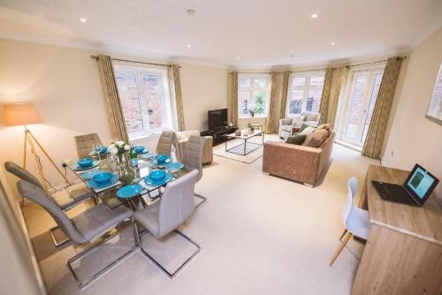 Charming Two Bedroom Apartment with free private Parking