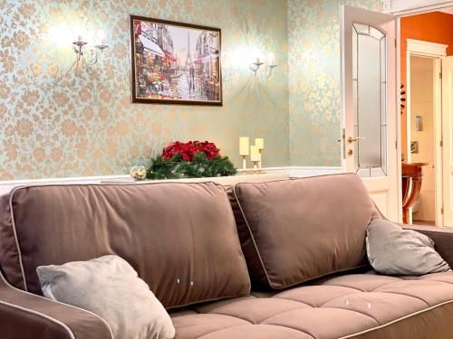 Spacious Apartment on Klimentovskii by EasyGuest