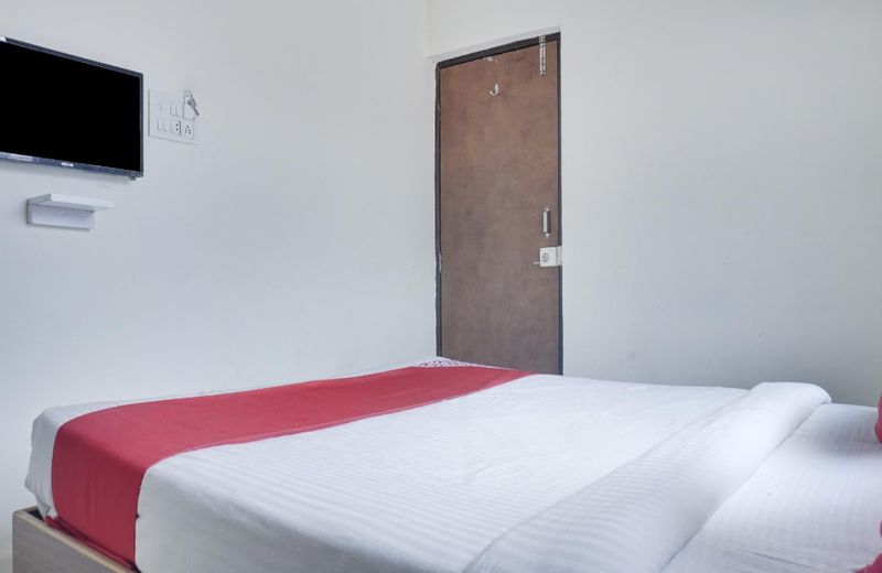 OYO 76259 Hotel SRH