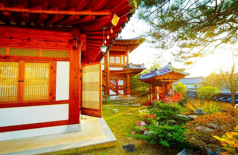 Jeonju Gwigeoraesa Hanok Stay