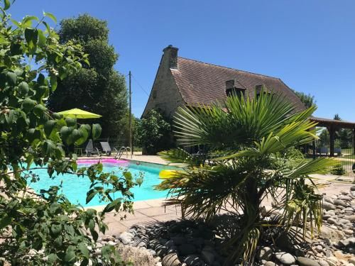 Maison perigourdine avec piscine a la campagne