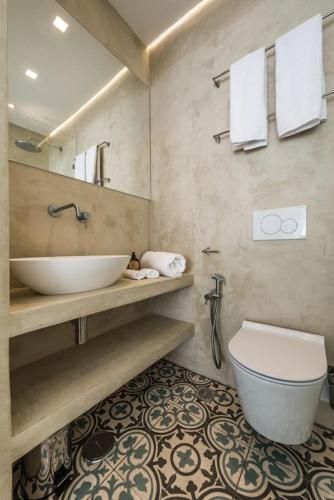 Beautiful Ibiza style 5 bedroom 5 bathroom villa in Ferragudo private pool AC