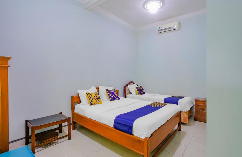 SPOT ON 90100 Hotel Kediri Bandungan