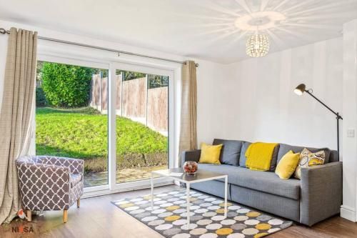 Niksa Serviced Accommodation - 4 Bedroom House