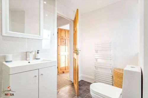 Niksa Serviced Accommodation - 4 Bedroom House