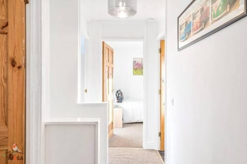 Niksa Serviced Accommodation - 4 Bedroom House