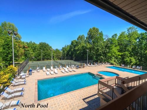 Rocky Top Lodge, 6 Bedrooms, Pool Access, Hot Tub, Mountain View, Sleeps 14