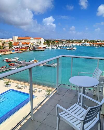 Luxury condo with infinity pool & ocean view