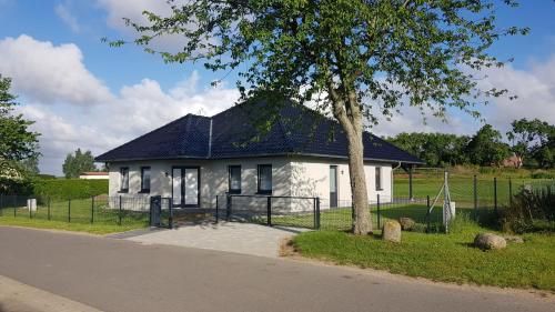 Ferienhaus mit großem Grundstuck in 17237 Grunow, OT Ollendorf - Mecklenburgische Seenplatte