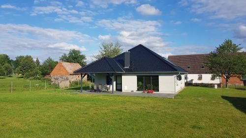 Ferienhaus mit großem Grundstuck in 17237 Grunow, OT Ollendorf - Mecklenburgische Seenplatte