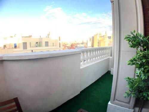 Studio in Madrid with wonderful city view furnished terrace and WiFi