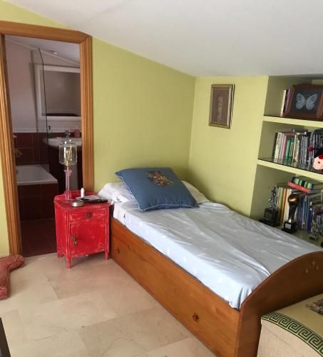 Habitacion de 10m muy luminosa con balcon, bano independiente y vestidor