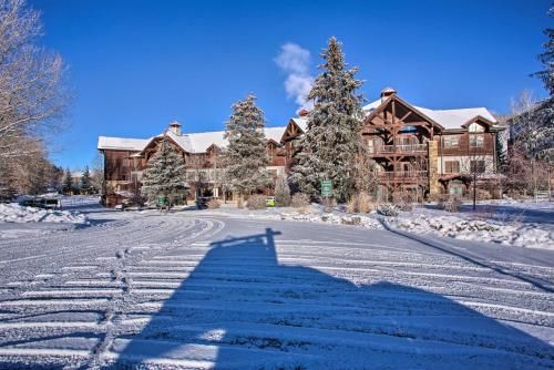 Avon Lodge Condo at Mtn Base with Hot Tub Access!