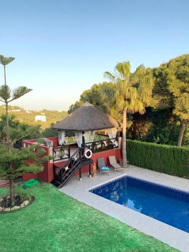 VILLA NABRISA MARBELLA, 5 BEDROOM, PRIVATE POOL, GARDEN, BBQ