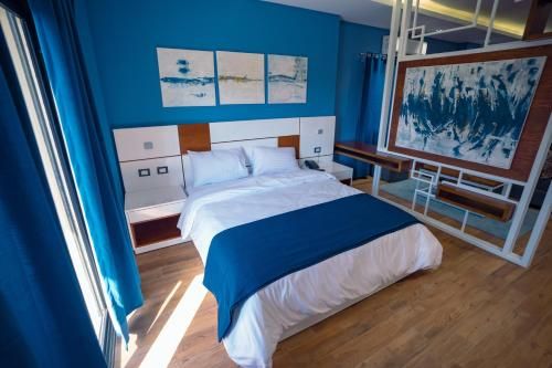 Travelholic Inn