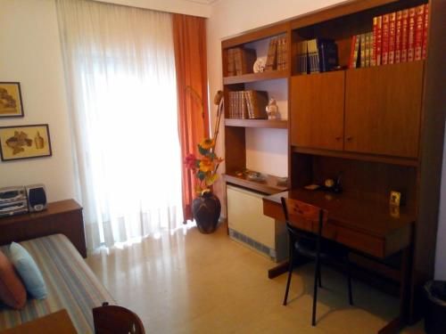 Beautiful Apt -up to 4 guests- close to center!