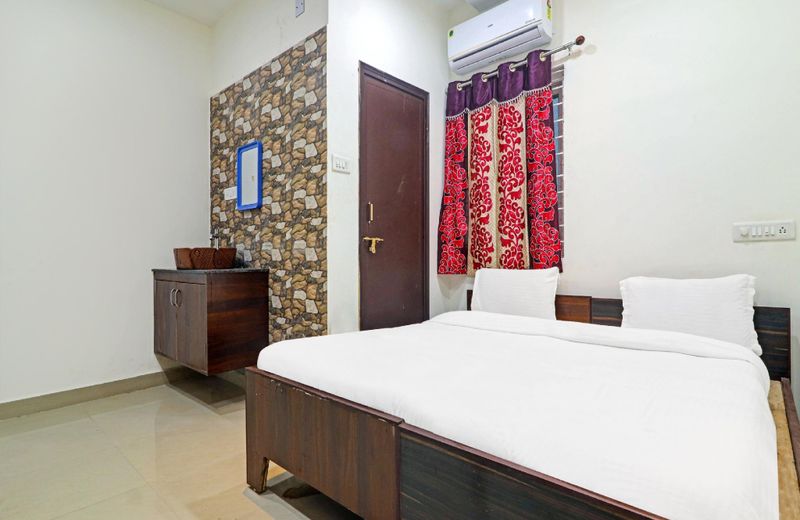 OYO 77975 Jai Bhavani - Homes