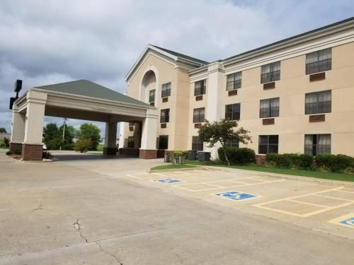 FAIRBRIDGE INN & SUITES