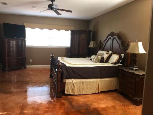 Orlando Centrally Located Luxury Home with Pool!