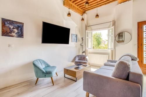 GuestReady - Modern 2BR Loft-style Apt - Croix-Paquet