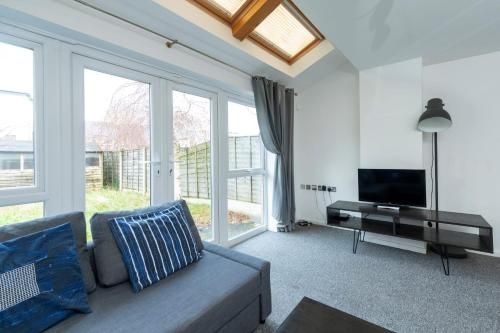GuestReady - Family Home in Salford