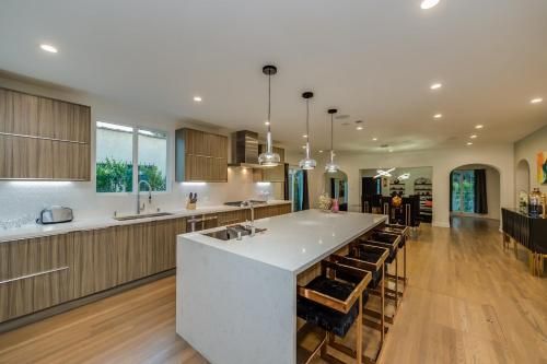 Beverly Hills/WEHO Modern 4BD with Heated Pool & Jacuzzi