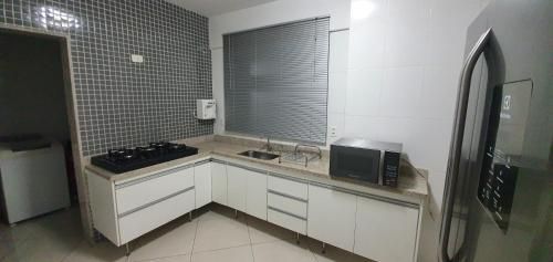 Cobertura Duplex com Hidromassagem ao ar livre para 8 pessoas.