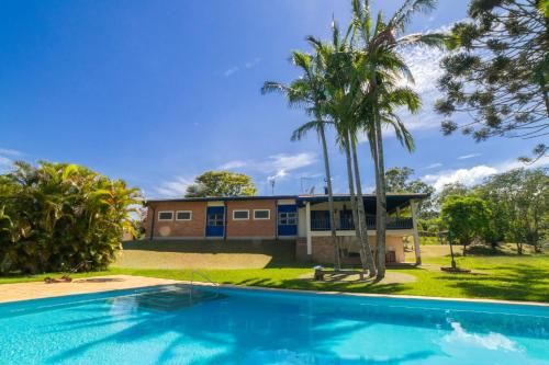 Chacara com churrasqueira e piscina em Cotia