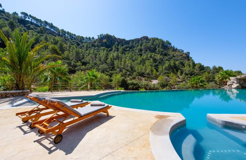 LJs Ratxo Eco Luxury Retreat
