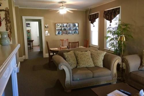 Great Gorge Guesthouse - Walk to the Falls, the Casino and all Downtown Restaurants - Across from th