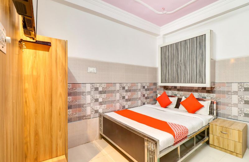 OYO 75345 Hotel Shree Urmila