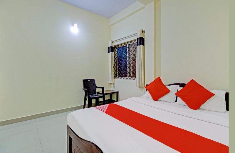 OYO 74504 Hotel Dhanalakshmi