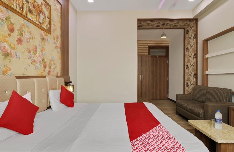 OYO 70467 TT Nalin Inn