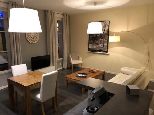 Meuble d'affaires place Dupleix