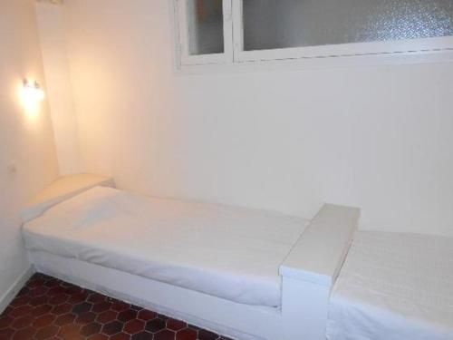 Aiguablava Holiday Home Sleeps 8 with Air Con