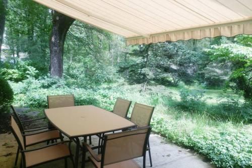 2-Br Stylish Apt & Sauna in Woods. 24/7 check-in.