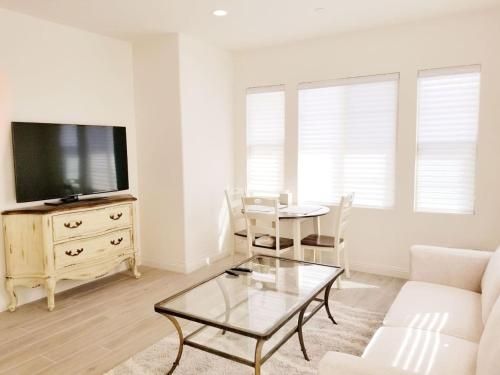 Private suite,own entrance&kitchen