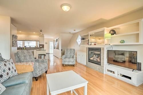 Family Getaway on the Bay with Balcony and Grill