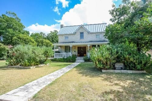 Texana Guesthouse Home