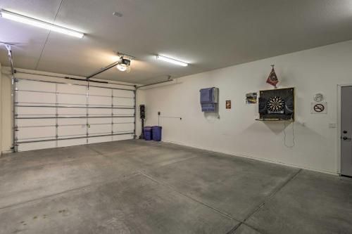 Cozy Bullhead City Home with Patio and Mountain Views!