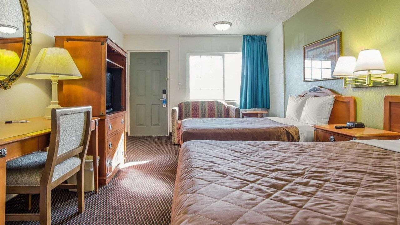 Rodeway Inn & Suites