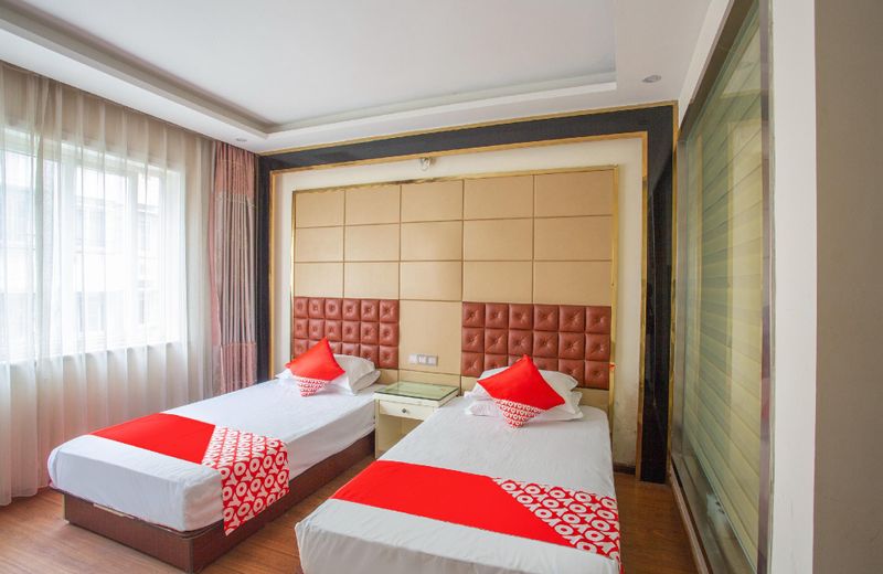 OYO White Swan Hotel