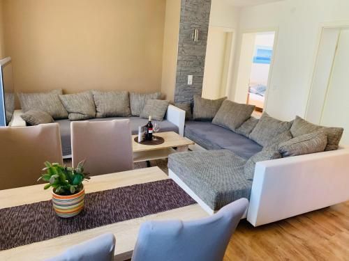 Drei Zimmer Apartment am Rhein