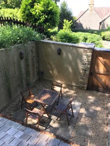Gatekeepers Lodge, Dyrham Park - Private & Self Contained, deluxe accommodation, 15 mins from Bath